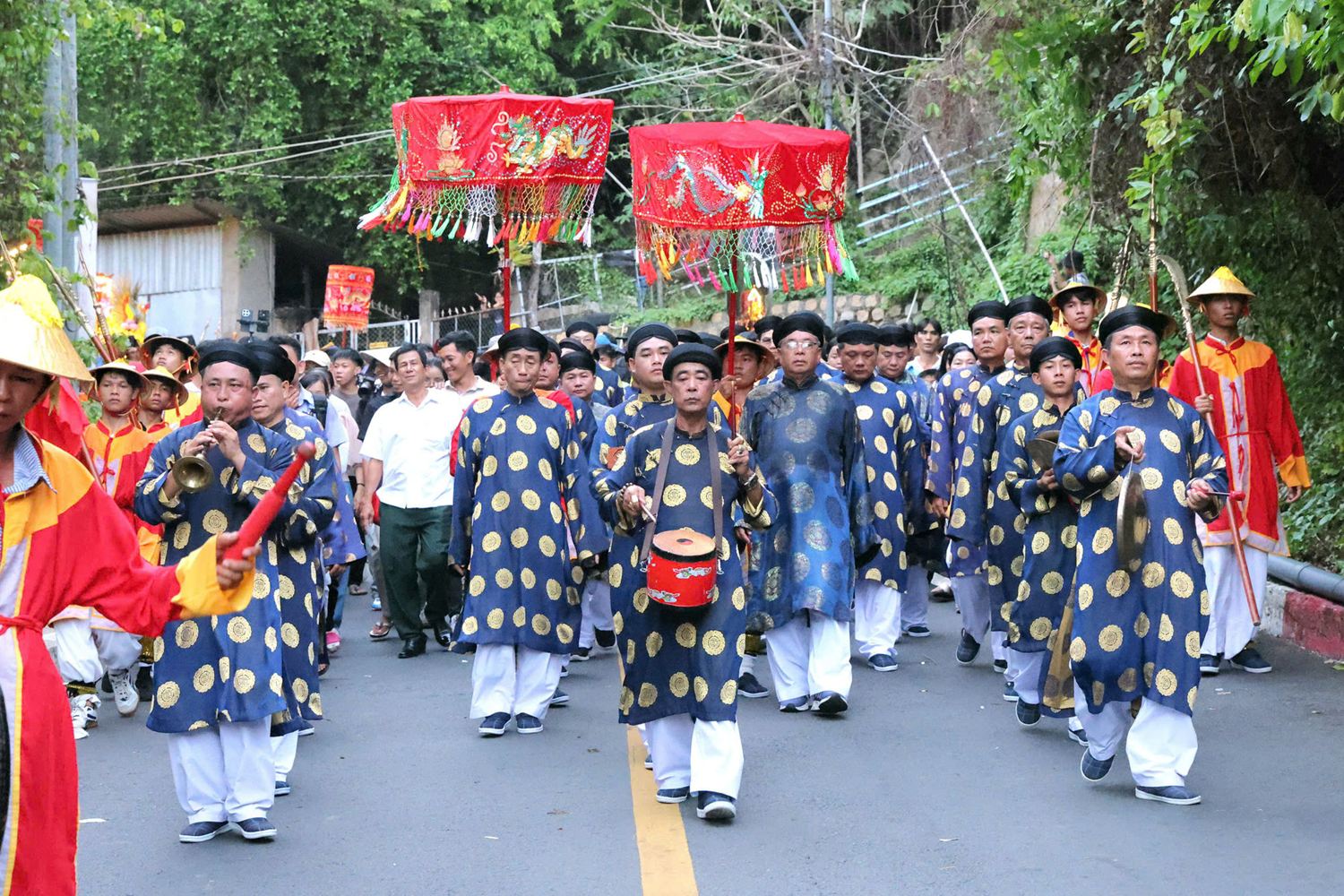 le-phuc-hien-ruoc-tuong-ba-chua-xu-nui-sam-1