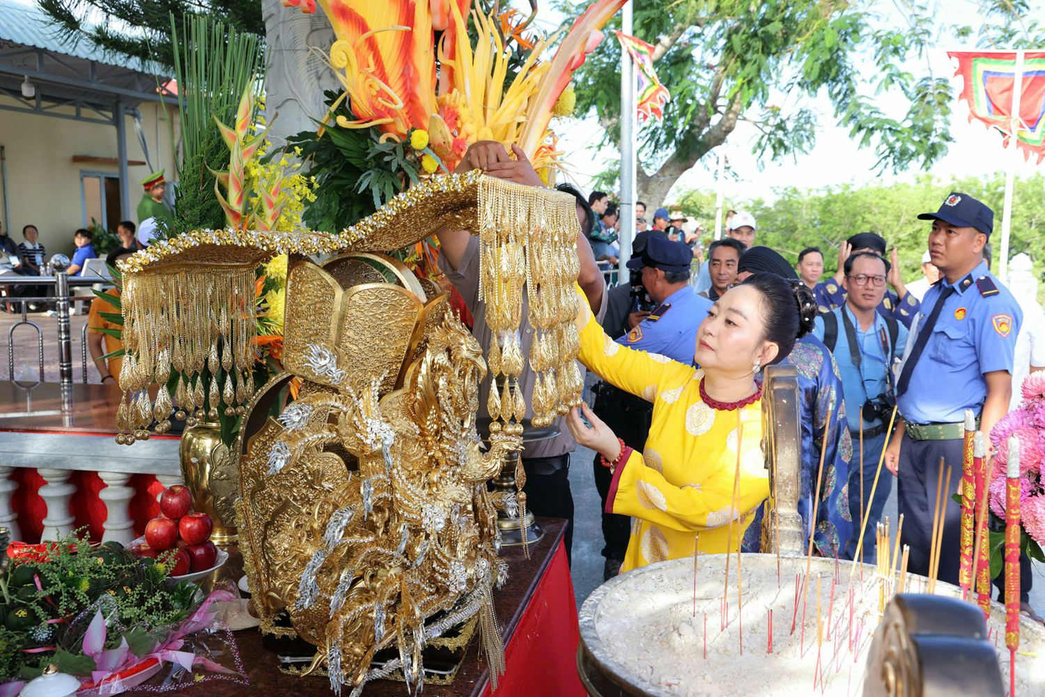 le-phuc-hien-ruoc-tuong-ba-chua-xu-nui-sam-2