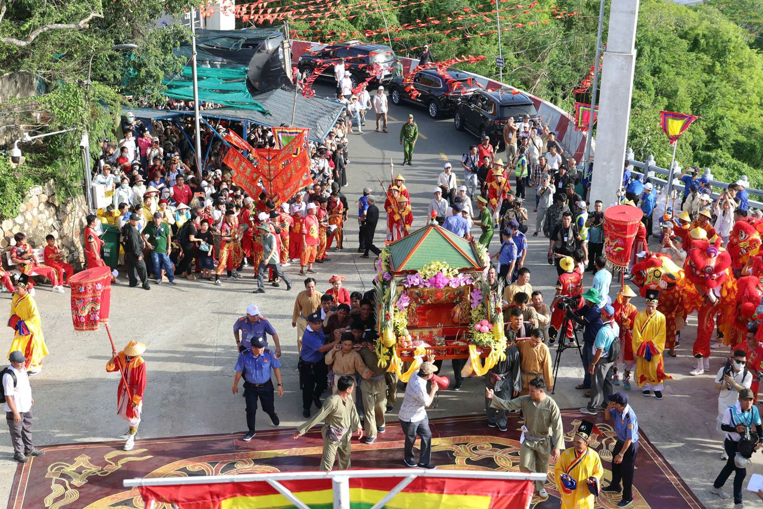 le-phuc-hien-ruoc-tuong-ba-chua-xu-nui-sam-3
